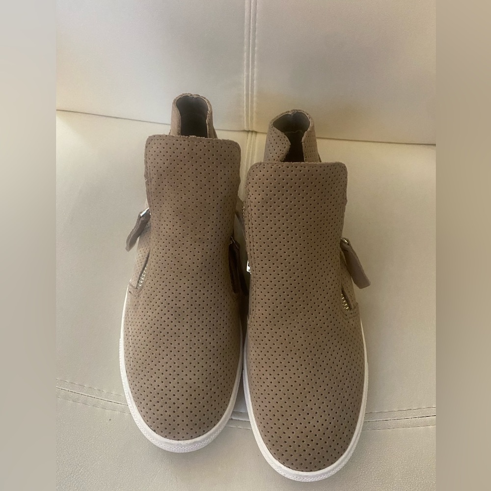 Steve Madden Platform Sneakers. Never worn